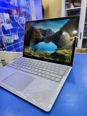 Surface Laptop i5 Tactile 7th Surface laptop core i5 de 7em génération disque ssd 256go ram 8go écran 13pouces full HD tactile. Facture plus garantie 6mois livraison 2000