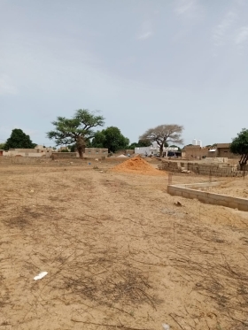 Terrain de 300 mètres carrés à vendre à Malicounda Sénégal Terrain 300 mètres carrés à vendre à Malicounda Ngoukhoudj
Type de papier : délibération
En angle de rue
Troisième position de la route
A 5 minutes de la sortie du péage de Malicounda 
Eau et électricité disponible
Zone calme
Accès facile
Bon pour projets à usage d’habitation et d’investissement immobilier
Prix : 8.000.000 de francs CFA soit 12 213 euros
