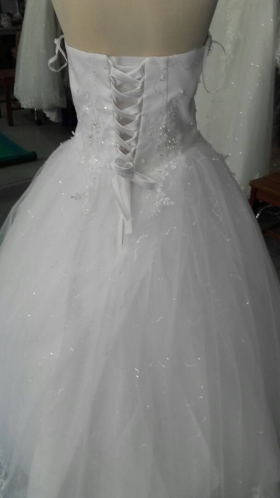  Robe de mariée  Je mets en vente ma robe de mariée.
Tel :770520536