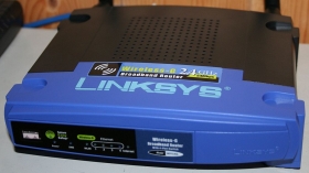 Vends Super amplificateur wifi 2.4Ghz Linksys Vends  routeur wifi Linksys  super booster-amplificateur de signal wifi. il capte un signal wifi à plus de 100 mètre, l’amplifie et le redistribue également à plus de 100 metre par wifi ou câble. idéal pour augmenter la porté wifi  de vos modem livebox, funbox, modem fibre ou autres..

