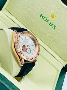 Montre Rolex Des Rolex chics pour monsieur.
Plusieurs couleurs disponibles. 
Livraison possible partout sur Dakar 
