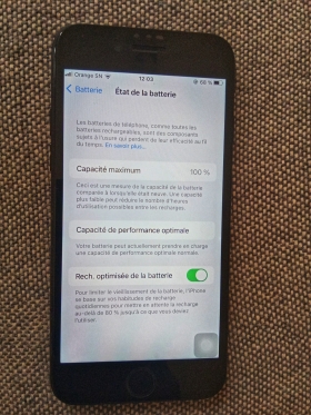 Iphone  Iphone 7
Empreinte digitale OK
Capacité de la Batterie= 100%
Mémoire= 32 Go
