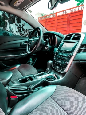 Chevrolet malibu Lt 2014 full options  •Marque : Chevrolet 
•Modèle : Malibu LT
•Année : 2014
•Carburant : Essence 
•Kilométrage : 45000
•Boite Vitesse : Automatique 
•Détails :  4 cylindres eco, semi cuir, grand écran tactile, camera de recul, radar, Bluetooth, usb, aux.