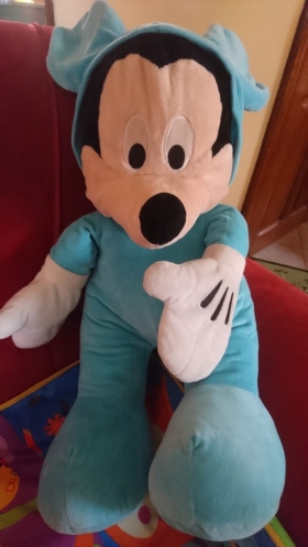 Peluche Mickey Mouse Grande et adorable peluche mickey mouse de couleur bleu ciel avec sa capuche qui peut s