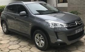 Citroën C4 aircross 4x2 BVM essence Pour cause déménagement,je vends ma C4 Aircross de Novembre 2017 ,essence ,5 places , gris titanium ,
Boîte vitesse manuelle ,clim ,
Ordinateur de bord ,commandes au volant ,radar de recul ,radio CD ,kit Bluetooth ,11 cv 
En excellent état 
23000 kms 
Prix 8900000 cfa