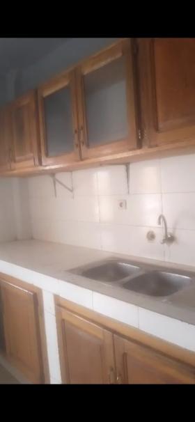 Appartement f4 à louer au virage  A louer au virage non loin de la brioche doree un appartement comprenant 3 chambres, salon, cuisine, 3 toilettes, 2 balcons, espace familial