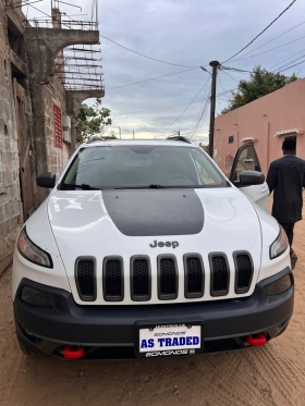 Jeep Cherockee 2016 VENANT *VENTE MOU GAW!!*
Jeep Cherokee 2016 Venant
*Annee: 2016/ Climatisée/ Automatique essence/ 4 cylindres/ Moteur 2.4/ Version limited 4x4 SUV/ Faible consommation/ Full options grand ecran camera de recule double toit ouvrant panoramique climatisation bizone très propre et rien à signaler/ Avec Key let