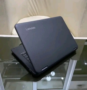 Lenovo Yoga N23 Lenovo Yoga N23.Écran tactile 12 pouces, rotatif à 360 degré (convertible en tablette). Ram 4 gb Double Disque dur (128 Go SSD + 64 Go SSD). dual Core. Très bonne autonomie (garantie minimum 03 heures de fonctionnement sur batterie). Vendu sur facture avec une garantie de 6 mois. Livraison 2000 