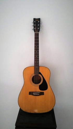  Guitare yamaha (avec housse) Guitare acoustique yamaha fg 151.
très bon état.
vendu avec housse. 
Tél : 774642415