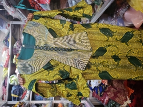 Robes prêt à porter à vendre De très belles robes de femmes à vendre à des prix abordables