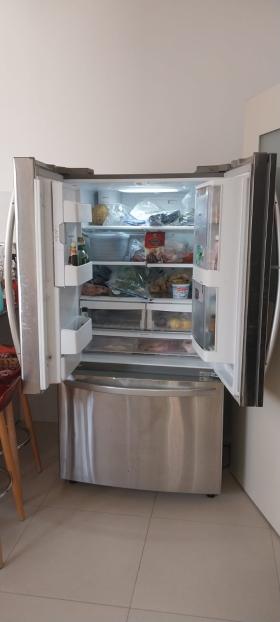 Refrigirateur LG  bonjour,

je mets en vente mon réfrigérateur de marque LG side by side venant du canada en bon état .

prix légèrement négociable