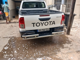 Toyota HiluX 2017 *VENTE MOU GAW!!*
Toyota HiluX  2017 Tres Propre
*Plaque Recente/ Annee: 2017/ Climatisée/ diesel manuel/ Moteur 5L normal/ Double Cabine Intérieur  cuir/ Grand Ecran/ En Très bon état*
*- PriX Kheweul: 11.800.000*
*- CONTACT APPEL OU WHATSAPP:
78 271 82 78
*- Visible a La Medina*