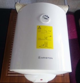 CHAUFFE EAU ARISTON Chauffe eau Ariston 50 litres de capacité avec un système de sécurité avancée 
Garantie 12 mois  