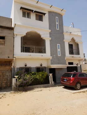 Maison à vendre Maison à vendre une villa en bon etat situé à Rufisque cité Tacco près de l
