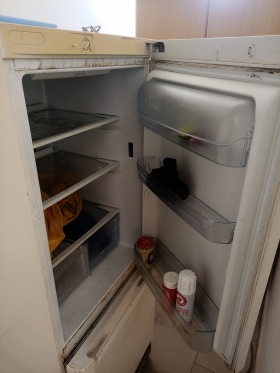 Réfrigérateur Indesit 260L Frigo réfrigérateur avec son refroidisseur et fonctionne à bas régime énergétique. Avec 3 ans d