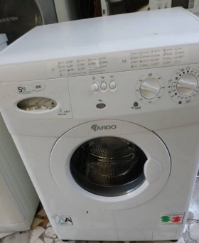 Machine à laver ardo  A vendre, machine à laver de marque ardo 5 kg, origine italie très bon état de marche et silencieuse vérifier à plusieurs reprises me contacter
