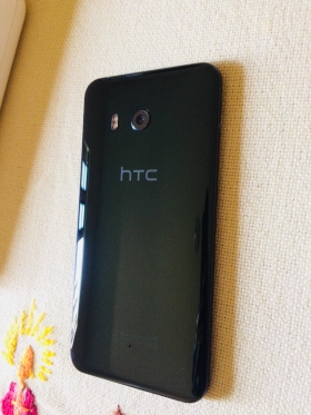 HTC U11 black brillant 64go HTC U11 black brillant 64go Memory 4go ram 
Appareil photo 16MP