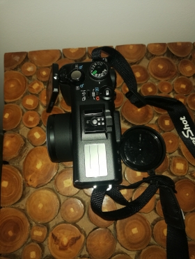 Appareil photo Canon Powershot G5 Appareil photo CANON POWER SHOT G5 2014 5 méga pixels noir en très bon état avec chargeur, télécommande et sac de transport.