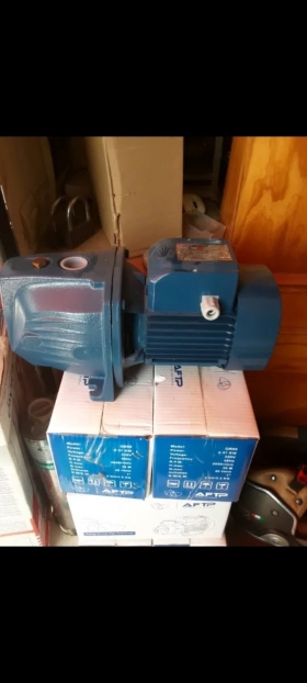 Pompe surpresseur et reservoir Pompe surpresseur pour augmenter la pression d eau dans vos maisons et immeubles disponible