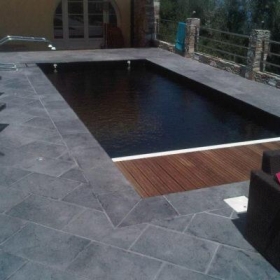 Carreaux piscine italienne en pierre Bali noir  Carreaux piscine italienne en pierre Bali noir de qualité supérieure pour votre hôtel et résidence 