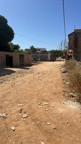 Terrain de 600 mètres carrés à vendre à Mbour Sénégal 
Terrain de  600 mètres carrés à vendre à Mbour
Quartier résidentiel
Zone calme
À 20 mètres de la route de l’hôpital grand Mbour
La plage à 300 mètres
En angle de rue
Accès facile
Type de Papier: délibération
Près de tous les commerces et services
Aéroport AIBD à 30 minutes
Dakar à 45 minutes
Bon pour projet à usage d’habitation ou d’investissement immobilier

