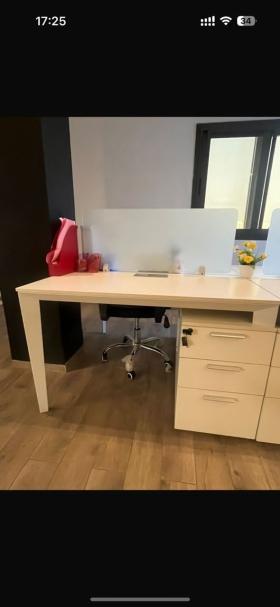 TABLE DE" BUREAU F Table de bureau de 1m20 disponible à partir de 80mille.
Livraison et montage gratuits dans la ville de DAKAR .
CONTACTEZ NOUS POUR PLUS D