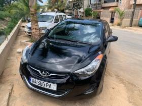 HYUDAI ELANTRA A VENDRE  Hyundai elantra full option année 2015 a vendre 
toit ouvrant
Intérieur tissu 
camera recul
climatise- Commande au volant etc....