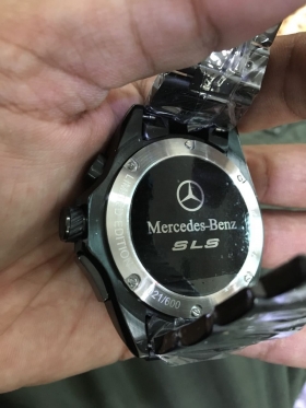 Montres Suisses Bonjour, je vends cette belle montre homme Quartz de marque Tag Heuer, modèle Grand Carrera personnalisée Mercedes Benz SLS... 