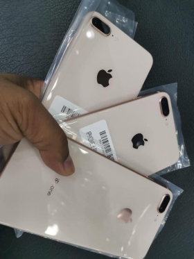 iPhone 8 Plus Apple iPhone 8 Plus authentique dans un état neuf vendu avec facture et garantie possibilité d’échange
