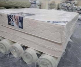 MATELAS ORTHOPEDIQUE ITALIEN Matelas orthopedique italien anti acarien anti allergique non deformable durable médicalement testé fabriqué sous les normes de la communauté européenne disponible en 1 - 2- 3 places avec les épaisseurs 20 /25 / 30 centimetres
OREILLERS OFFERT 
Garantie 10 ans   