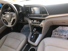 Hyundai Elantra à vendre  Hyundai Elantra automatique à vendre
Carburant : essence
Année : 2017
Kilométrage : 100.000km
Composition : Jantes en alu, intérieur en tissu, grand écran tactil, Caméra de recul, commande au volant, AirBag, Système ABS/ESP
Radio/CD/Aux et Bluetooth 
Prix: 6.990.000f
Infos : 778287788/778315363