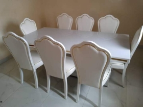 Table à manger 8 places Des TABLES À MANGER importées de 8 places, 1 ère main disponibles en plusieurs couleurs et différents design à partir de 800.000fr. 
Livraison + Montage gratuits  partout dans la ville de Dakar.

Contactez-nous pour plus d