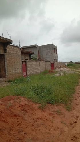 Terrain de 300 mètres carrés à vendre à Saly Sénégal