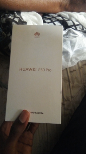 Huawei p30 pro Jvend des huawei p30 pro tout neuf scellés dans leurs boites.128 go de memoires.couleur noir