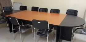 Table de réunion Des tables de réunion disponible chez InovMeuble à un prix abordable.

✅Les prix varient en fonction des dimensions .

✅Livraison et montage gratuit dans la ville de Dakar
