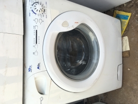 MACHINE À LAVER 10 KG de Classe A++ Nous vous proposons une machine à laver de 10 KG de Classe A++ venant de l’Allemagne en très bon état et avec garantie à un prix réduit