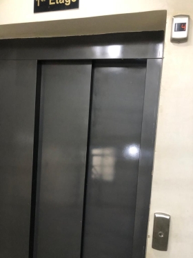 Appartement meublé avec ascenseur composé de 3 chambres Appartement meublé avec ascenseur composé de 3 chambres à cité Keur Gorgui prix 80mille la journé 
Pour plus d