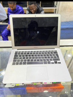 MacBook Air 2014 Core i7 ssd 512 gb core i7 
ram 8 gb 
disque dur ssd 512 gb 
clavier et pavé standards tactile 
rétroéclairé

