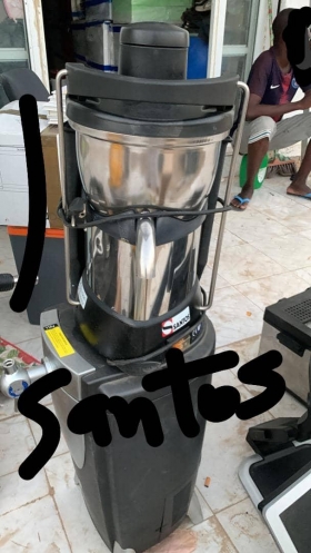 Presse agrume SANTOS Vends une centrifugeuse professionnelle Santos
presque neuve
