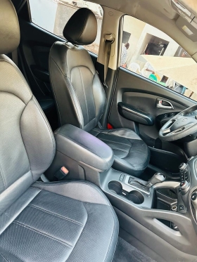 Hyundai Tucson Hyundai Tucson
Version: 4x4
Année: 2015


Venant déjà dédouaner 
Automatique 
⛽️ diesel 
❄️ Climatisé 
4 Cylindres 
Moteur: 2.0L
Faible consommation 
Kilométrage 150,000 km
Commande au volant 