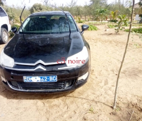 Vente de Citroën C5 noire 
Manuelle et gazoil
Année 2012