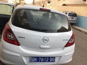 Opel Corsa en vente très propre, clim fonctionnelle, première immatriculation sénégalaise 2017, peu utilisée