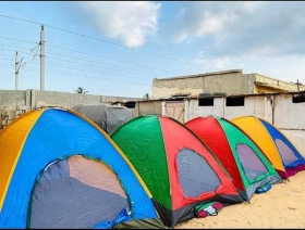 Des tentes pratiques et spacieuses 4 places ou 8 places Des tentes pratiques et spacieuses 4 places ou 8 places 
 livraison a domicile