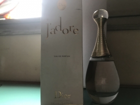 Parfum J’adore de Dior Parfum de classe J’adore de Dior contenance 100ml