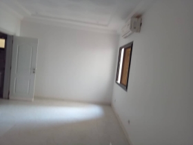 appartement f3 à louer aux almadies  A louer aux almadies derrière l