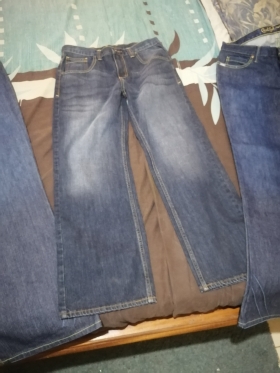 Vente de jeans Vente de 3 jeans différents bas larges