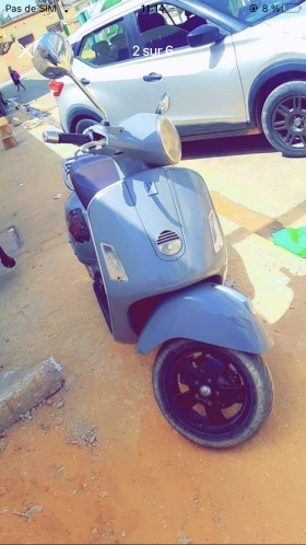 Vente flash Je vends une vespa LX Gts250ie avec carte à grise numérique 