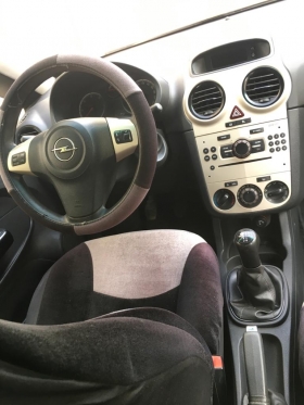 Opel Corsa en vente très propre, clim fonctionnelle, première immatriculation sénégalaise 2017, peu utilisée