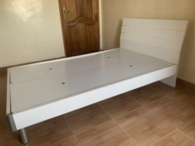 Lit 1 place 120 x 190 cm Lit 1 place couleur blanche , 120 x 190 cm, matelas disponible a la demande