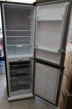 REFRIGIRATEUR COMBINE ASTECH Refrigirateur combiné 3 tiroirs consommant moins d’électricité 
Garantie 12 mois 